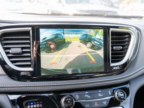 New 2026 Chrysler Pacifica Select image 24