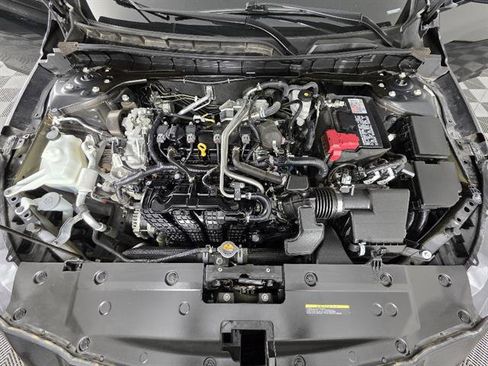 Used 2024 Nissan Altima 2.5 SV FWD image 11