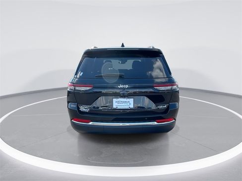 Used 2023 Jeep Grand Cherokee Laredo image 7