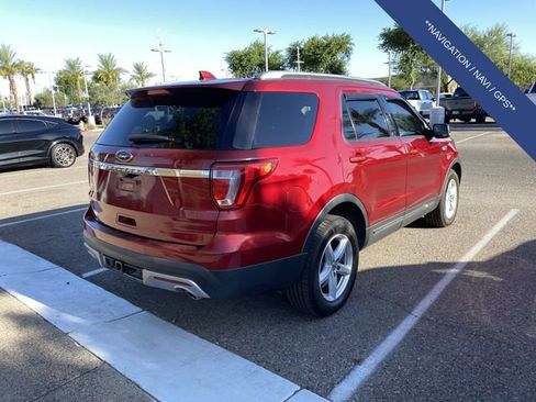 Used 2017 Ford Explorer XLT w/ Equipment Group 202A AWD/4WD image 4