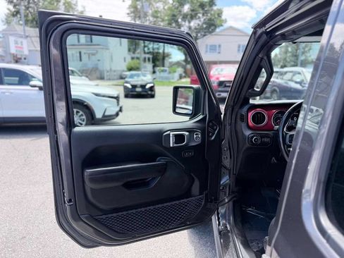 Used 2021 Jeep Wrangler Unlimited Rubicon AWD/4WD image 11