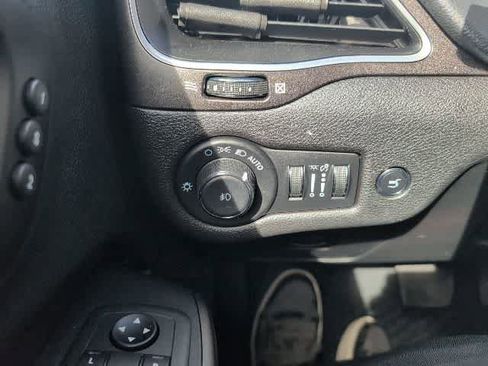 Used 2021 Jeep Cherokee Trailhawk w/ Technology Group image 20