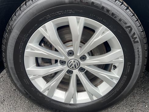 Used 2020 Volkswagen Tiguan S image 10