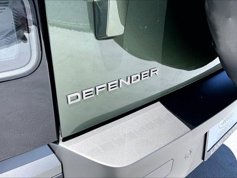 New 2026 Land Rover Defender 110 S AWD/4WD image 9