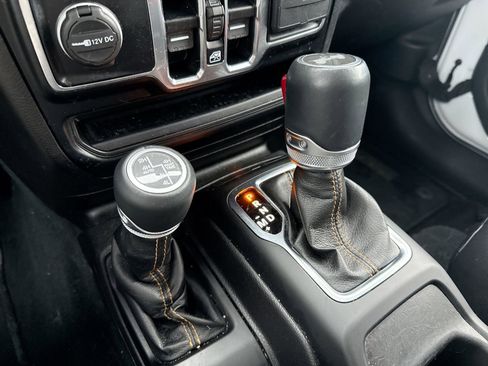 Used 2022 Jeep Wrangler Unlimited Sahara image 22