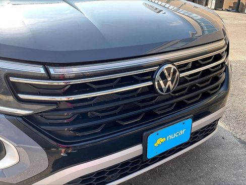 Used 2024 Volkswagen Atlas Peak Edition SE AWD/4WD image 33