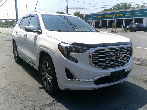 Used 2019 GMC Terrain Denali w/ GMC Pro Grade Package AWD/4WD image 7