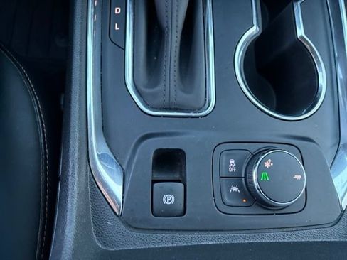 Used 2018 Chevrolet Traverse Premier w/ Driver Confidence II Package FWD image 13