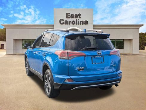 Used 2017 Toyota RAV4 XLE FWD image 5