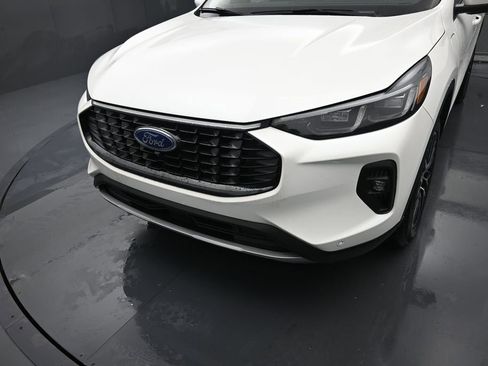 New 2026 Ford Escape SE w/ PHEV Premium Package FWD image 3