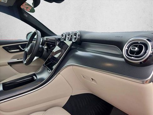 Used 2025 Mercedes-Benz GLC 300 4MATIC image 21