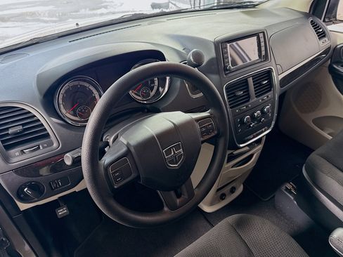 Used 2019 Dodge Grand Caravan SE image 11