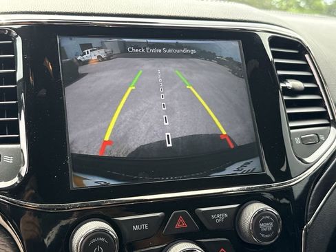 Used 2020 Jeep Grand Cherokee High Altitude AWD/4WD image 32