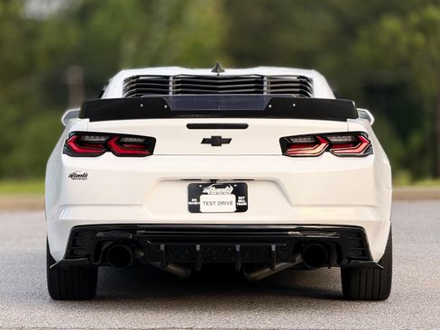 Used 2020 Chevrolet Camaro LT RWD image 6