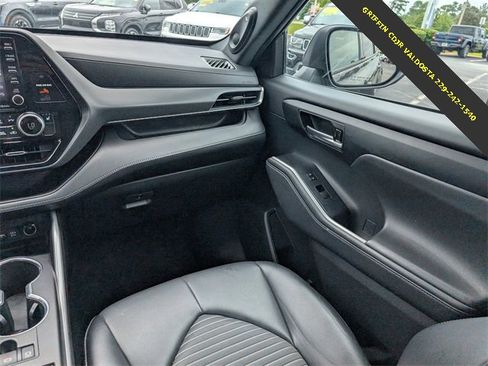 Used 2021 Toyota Highlander XSE image 17
