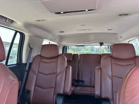 Used 2016 Cadillac Escalade Luxury AWD/4WD image 19