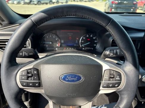 Used 2022 Ford Explorer XLT w/ Equipment Group 202A AWD/4WD image 14