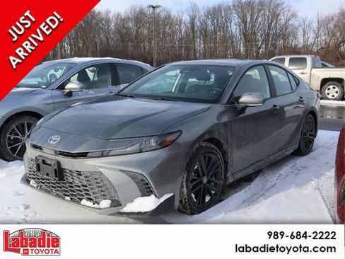 Certified 2025 Toyota Camry SE image 1