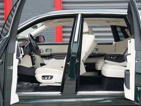 Used 2022 Rolls-Royce Phantom Sedan RWD image 17
