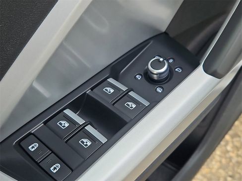 Certified 2025 Audi Q3 2.0T Premium w/ Convenience Package image 28