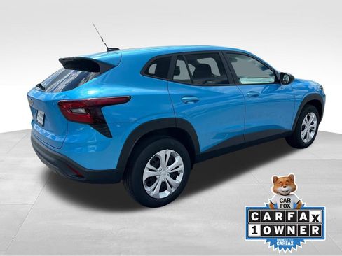 Used 2025 Chevrolet Trax LS image 3