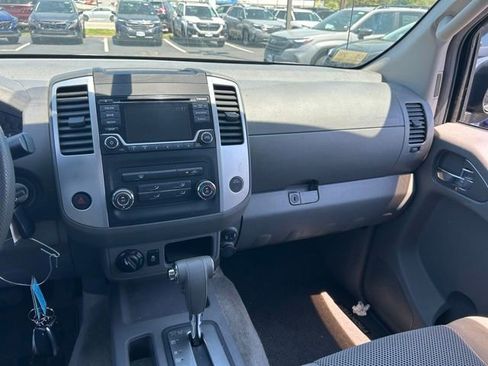 Used 2017 Nissan Frontier SV AWD/4WD image 16