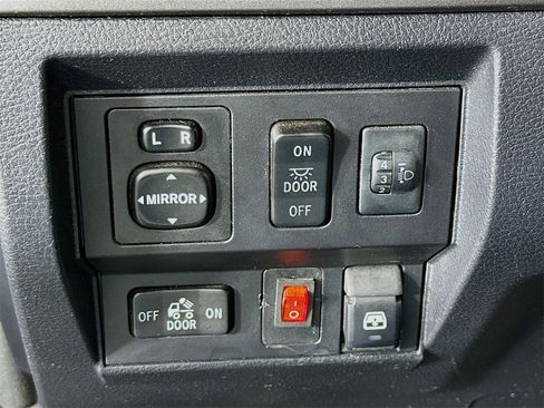 Used 2016 Toyota Tundra SR5 w/ SR5 Upgrade Package image 10