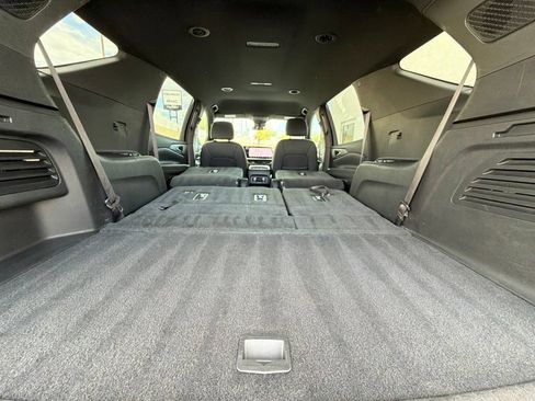 Used 2025 Chevrolet Traverse LT FWD image 43