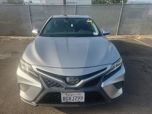 Used 2019 Toyota Camry SE w/ Carpet Mat Package FWD image 2