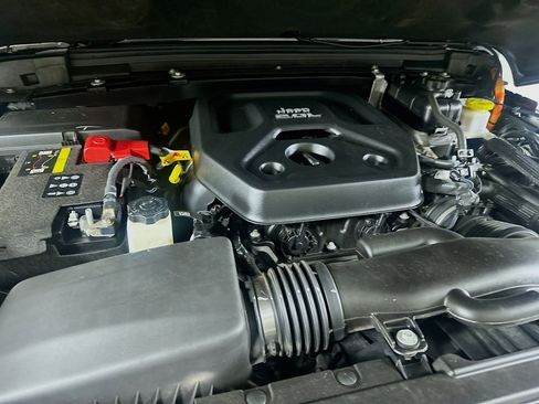 Used 2023 Jeep Wrangler Unlimited Rubicon 4xe image 32