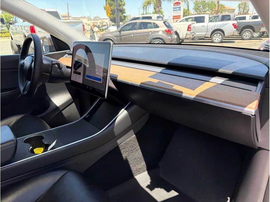Used 2021 Tesla Model Y Long Range AWD/4WD image 13