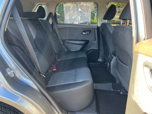 Used 2021 Nissan Rogue SV image 10