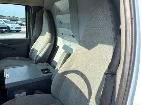 Used 2021 Chevrolet Express 3500 w/ Driver Convenience Package RWD image 12