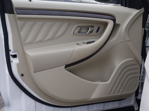 Used 2017 Ford Taurus Limited image 35