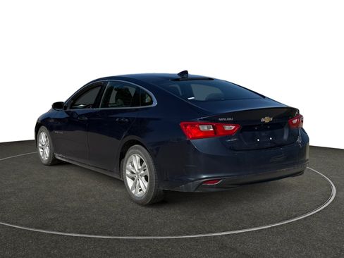 Used 2017 Chevrolet Malibu LT FWD image 3