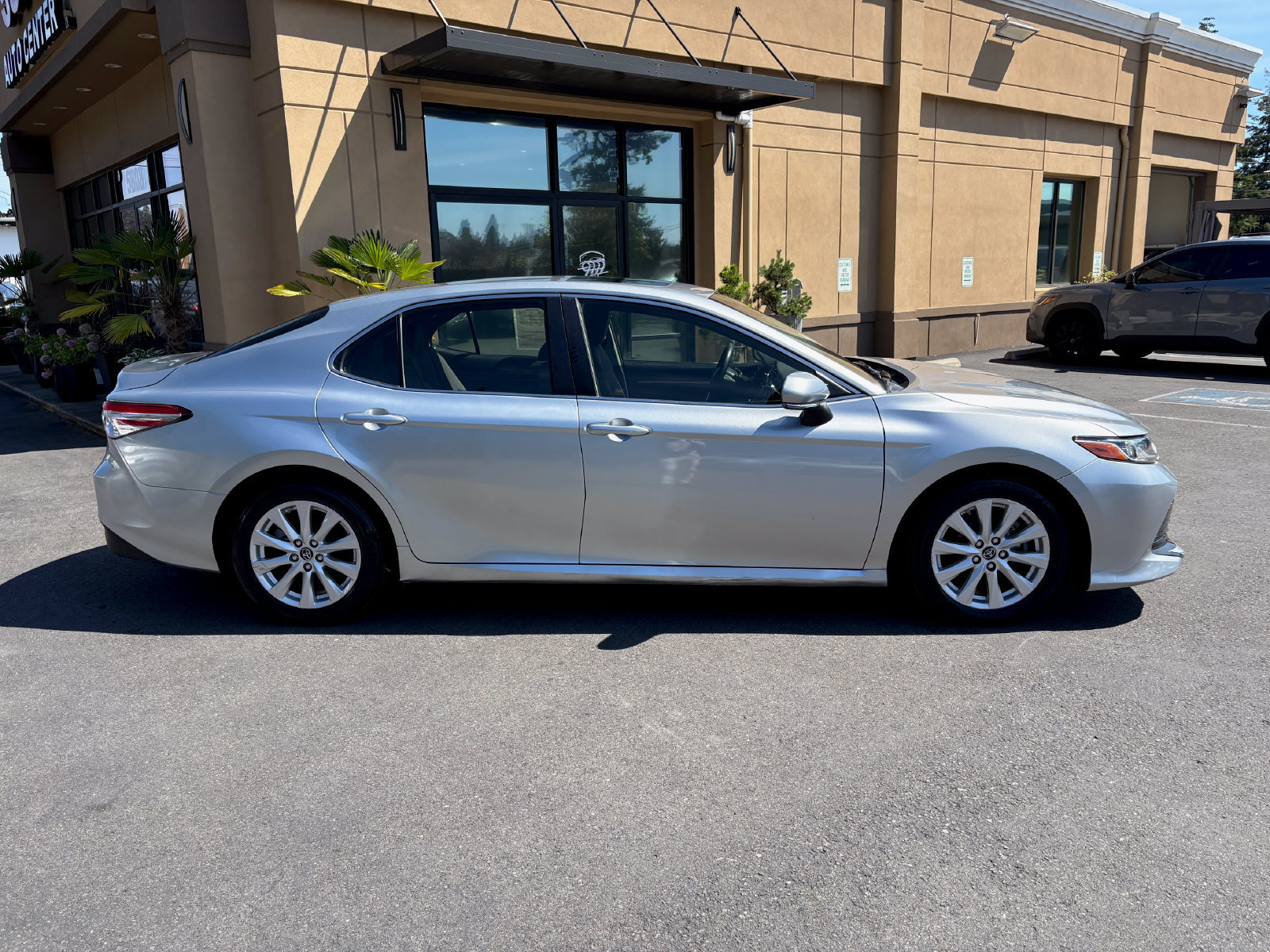 Used 2018 Toyota Camry LE w/ Moonroof Package FWD image 8