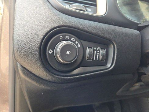 Used 2017 Jeep Renegade Limited AWD/4WD image 21