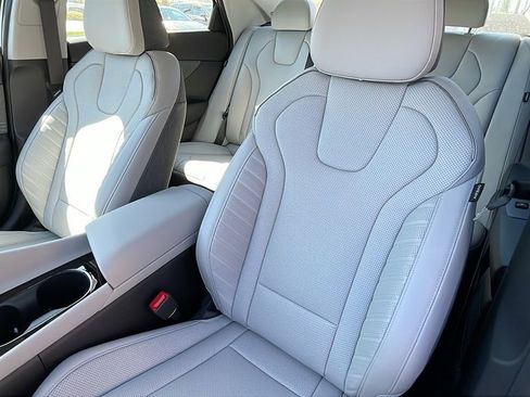 New 2025 Hyundai Elantra Limited image 15