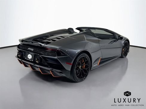 Used 2020 Lamborghini Huracan EVO image 6