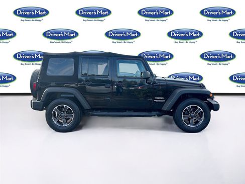 Used 2017 Jeep Wrangler Unlimited Sport w/ Dual Top Group image 9
