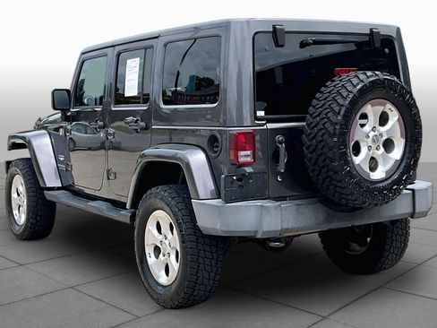 Used 2014 Jeep Wrangler Unlimited Sahara w/ Connectivity Group AWD/4WD image 12