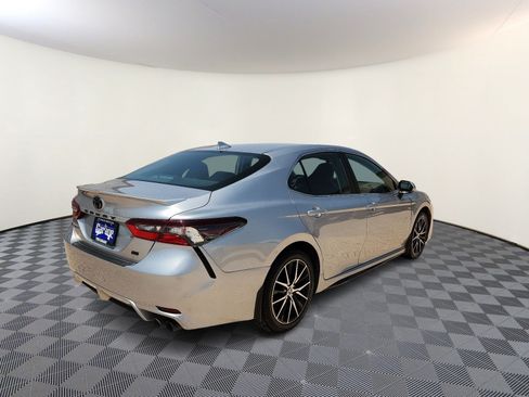 Used 2024 Toyota Camry SE FWD image 4