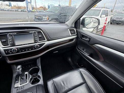 Used 2019 Toyota Highlander XLE image 27