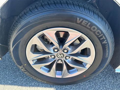 Certified 2023 Toyota Sienna XLE image 16