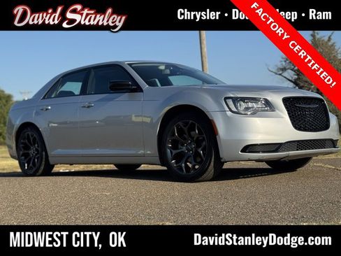 Certified 2022 Chrysler 300 Touring w/ Sport Appearance Package image 1