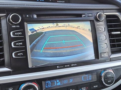 Used 2017 Toyota Highlander XLE image 14