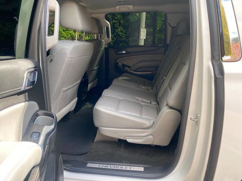 Used 2018 Chevrolet Suburban LT image 44