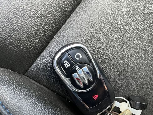 Used 2025 Buick Envista Sport Touring image 23