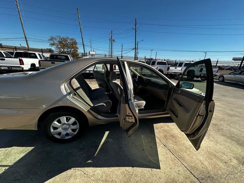 Used 2003 Toyota Camry LE FWD image 29