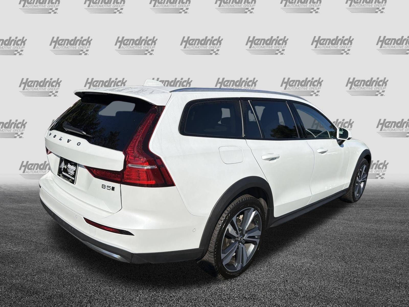 Certified 2026 Volvo V60 B5 Cross Country Plus w/ Climate Package AWD/4WD image 10